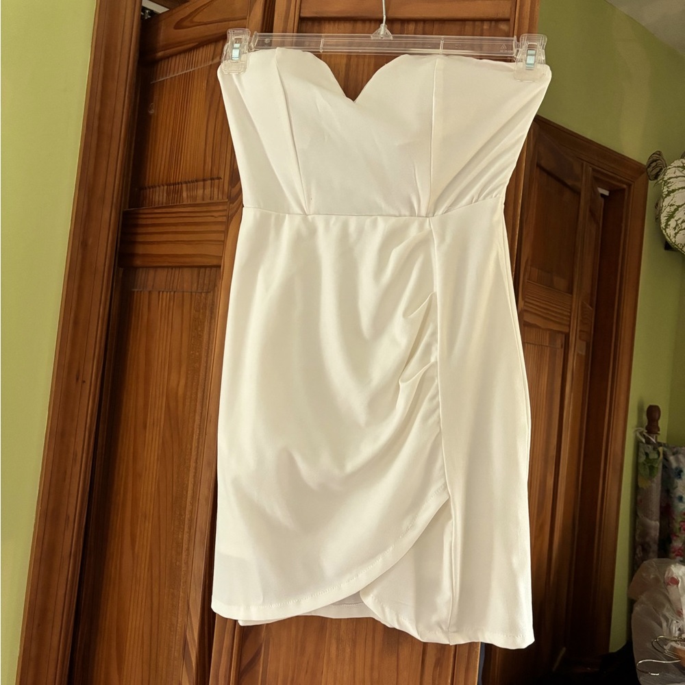 SBO skirt size 8 cute rouched in front. Stylish.